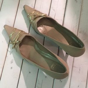 Excellent Taupe pumps